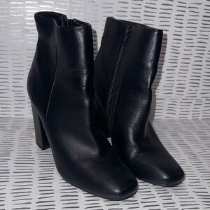 Rouge Helium Sleek Black Ankle Boots